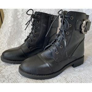 Lace-up boots